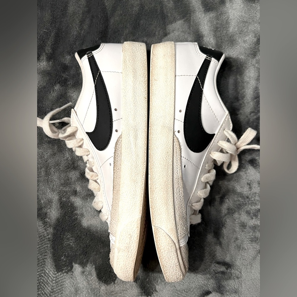 Women’s Nike Blazer low. White leather w black . Size 8.5. Worn very little. Exc